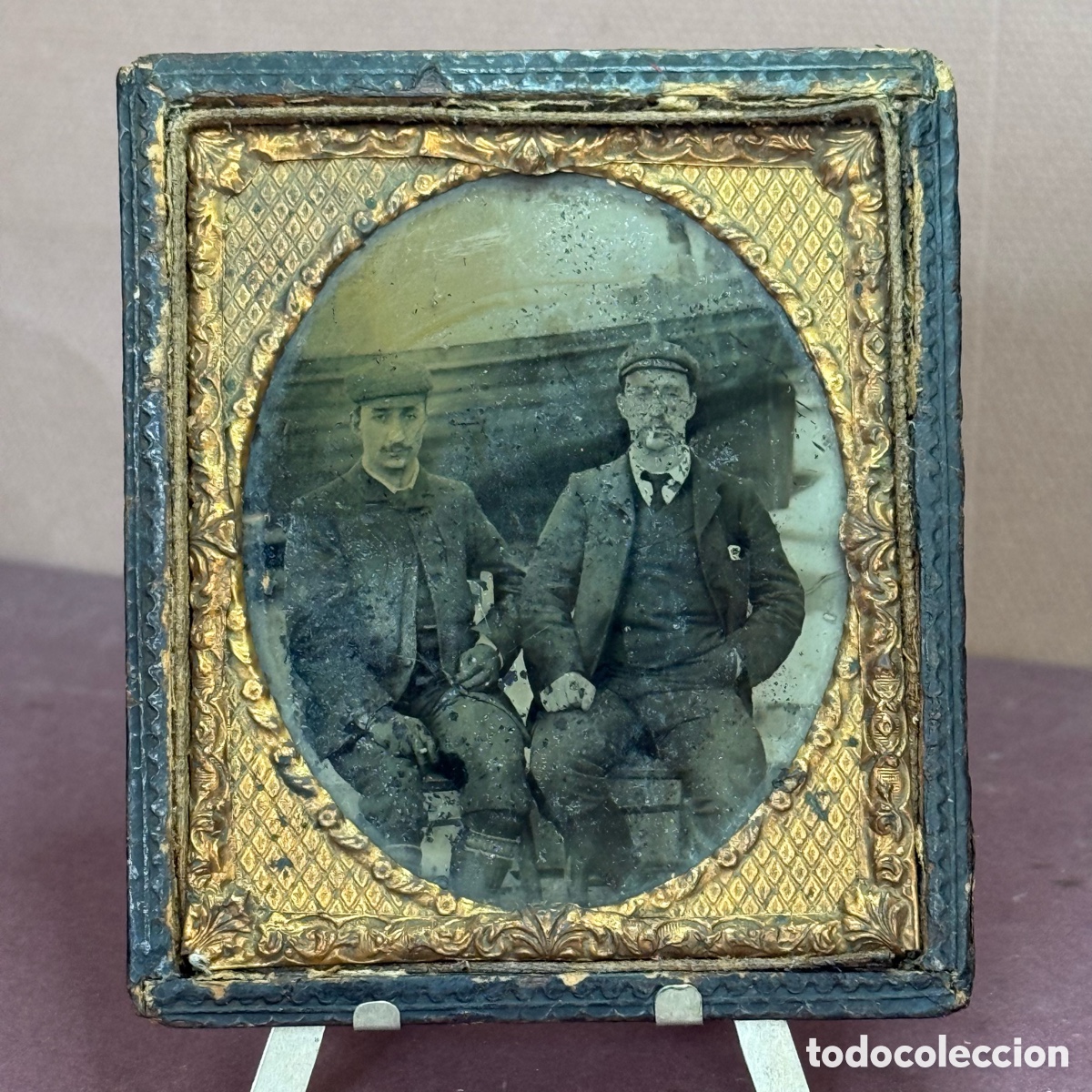 Fotograf&iacute;a antigua: Daguerrotipo - S. XIX - Pareja de jovenes &iquest; pescadores ? en puerto con barco