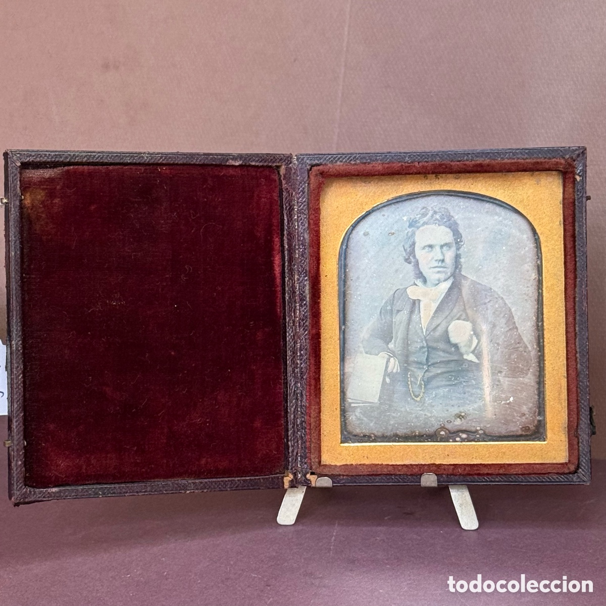 Fotograf&iacute;a antigua: Estuche Daguerrotipo - S. XIX - Caballero en estudio - Young&rsquo;s London