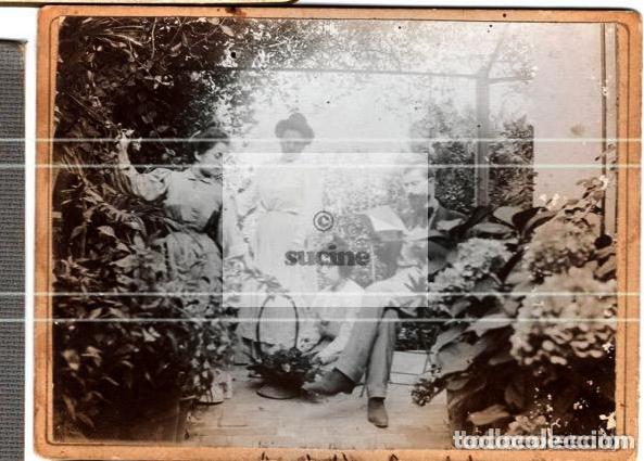 Fotografia antica: FOTOGRAFIA ORIGINAL DE ESTUDIO EN EL MASET DE LES PALMERES EN CASTELL&Oacute; (CON NOMBRES AL REVERSO)