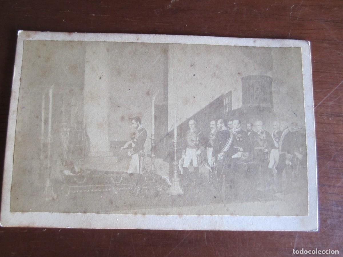 Fotograf&iacute;a antigua: &iquest;FOTOGRAFIA ? REY ALFONSO XII -MARIA DE LAS MERCEDES EN TUMULO FUNERIO-NOBLEZA-MINISTROS 10.5 X 7 CM