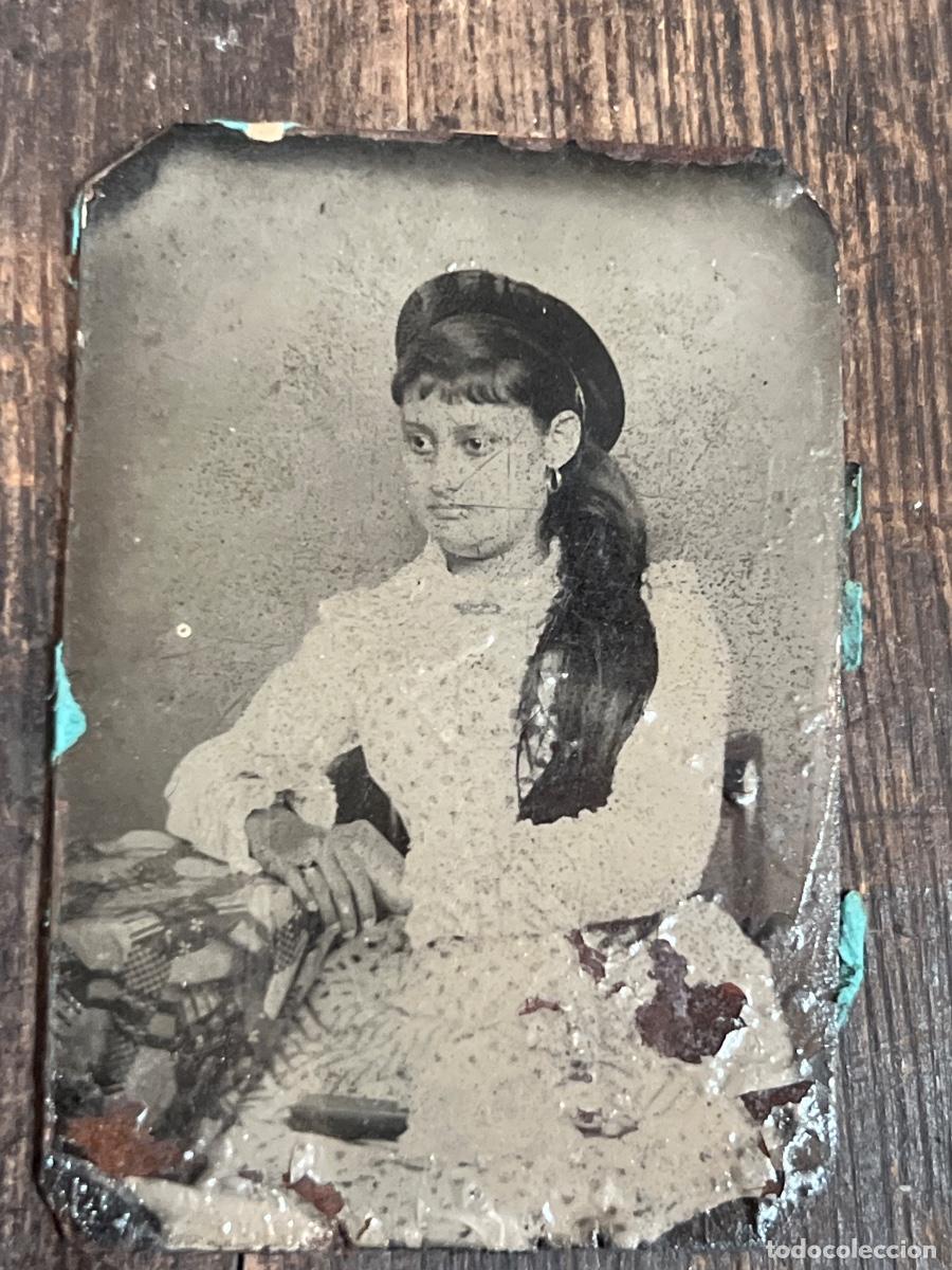 Fotografia antiga: Ferrotipo tintype Espa&ntilde;a ni&ntilde;a clase media posando fin s XIX 6,3x4,5cms