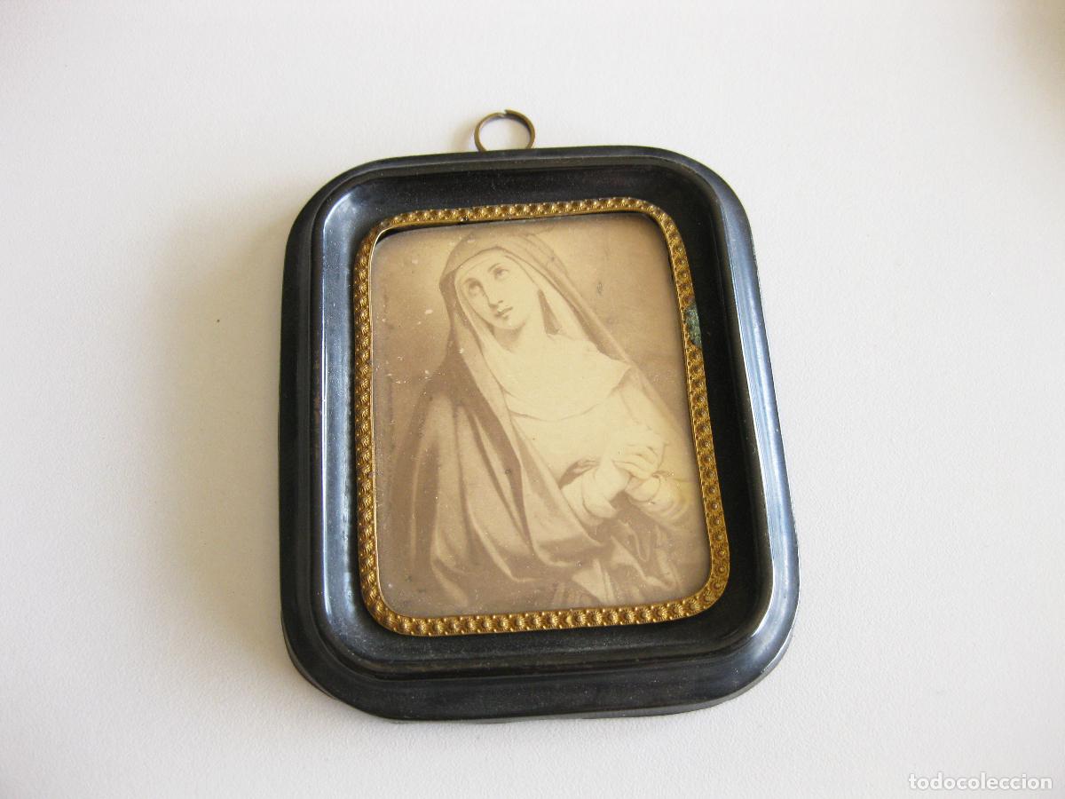 Fotografia antica: ANTIGUO MARCO DORADO DE MADERA CON FOTOGRAF&Iacute;A Y CRISTAL ABOMBADO.