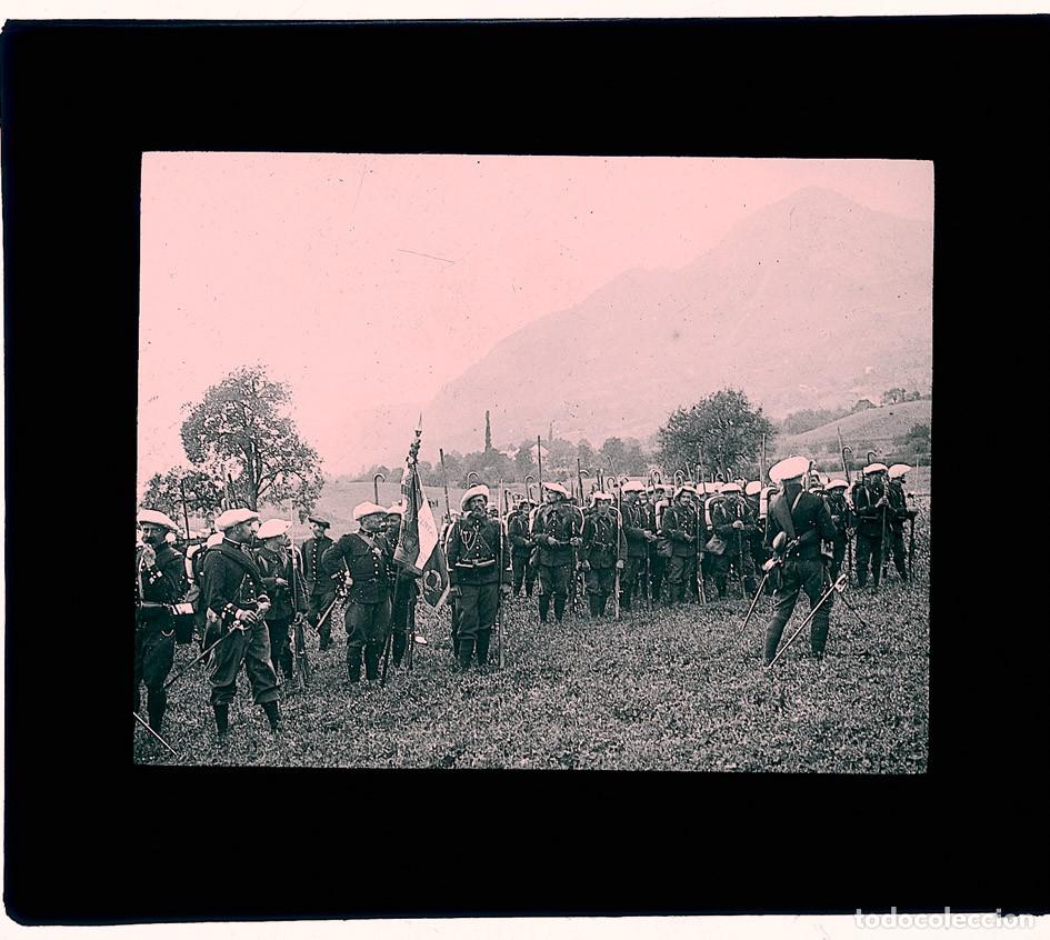 Photographie ancienne: LOTE DE 2 CRISTALES DE LINTERNA MAGICA MILITARES 9 X 10.5 CM.