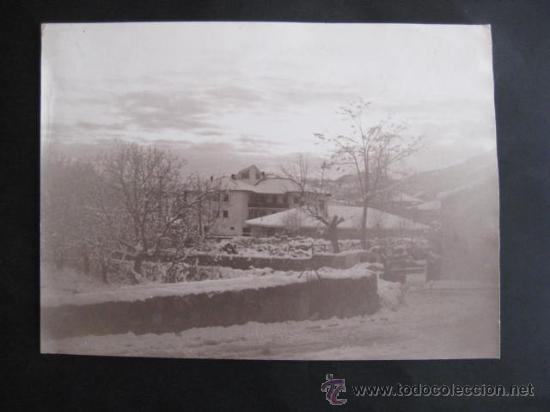 Fotograf&iacute;a antigua: FOTO EN BLANCO Y NEGRO. EFECTO - FLOU - PUEBLO NAVACERRADA NEVADO..A&Ntilde;OS 70. ENVIO GRATIS&iexcl;&iexcl;&iexcl;