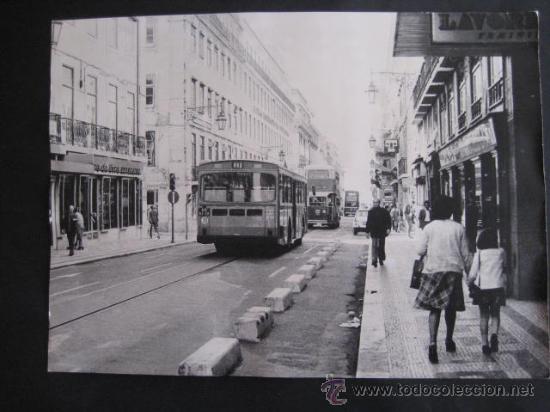 Fotograf&iacute;a antigua: FOTO DE UNA CALLE DE LISBOA. 1970. ENVIO GRATIS&iexcl;&iexcl;&iexcl;