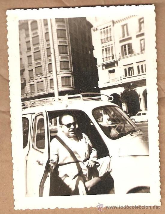 Fotograf&iacute;a antigua: copiloto de seat 600