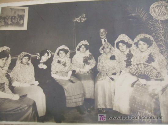 Fotograf&iacute;a antigua: FOTOGRAFIA A&Ntilde;O 1912 - 8 SE&Ntilde;ORITAS CON MANTILLA - FOTOGRAFIA CON DEDICATORIA -