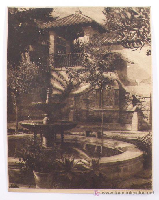 Fotograf&iacute;a antigua: Catalu&ntilde;a, fuente y casa por identificar, 1930's. Positivado pigmentario, 21 x 27 cm.
