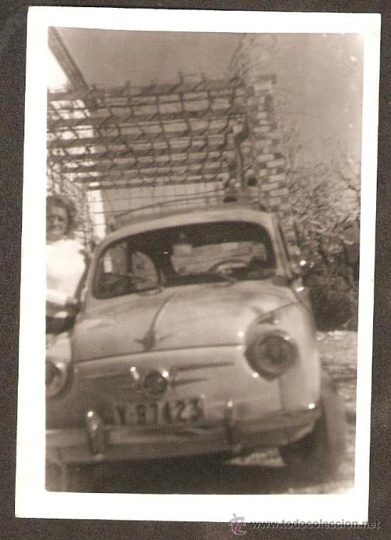 Fotograf&iacute;a antigua: seat 600 de hace mas de 50 a&ntilde;os