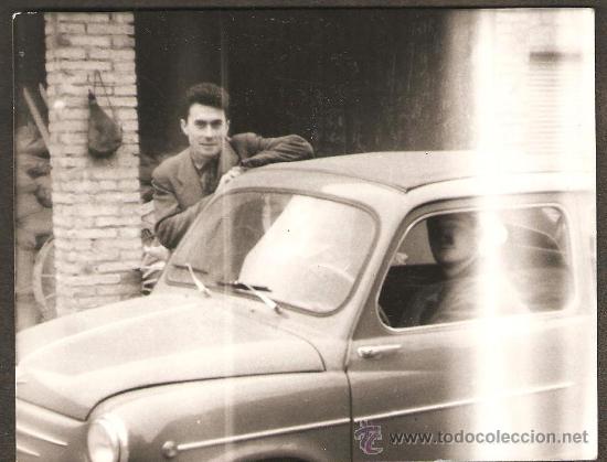 Fotograf&iacute;a antigua: SEAT 600 CAPOTA DE TELA. FRANJA EN BLANCO DE LATERAL DERECHO