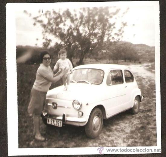 Fotograf&iacute;a antigua: LLIRIA. SEAT 600 A&Ntilde;O 1971