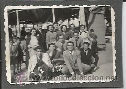 Alte Fotografie: :::: WW93 - FOTOGRAFIA PEQUE&Ntilde;O FORMATO - GRUPO DE AMIGOS - 5,5 X 4 CM.