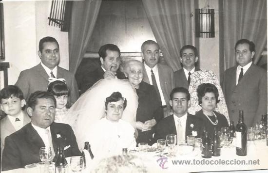 Alte Fotografie: :::: AG26 - FOTOGRAFIA - NOVIOS CON SUS INVITADOS EN EL BANQUETE DE BODAS - 16,5 X 10,5 CM.