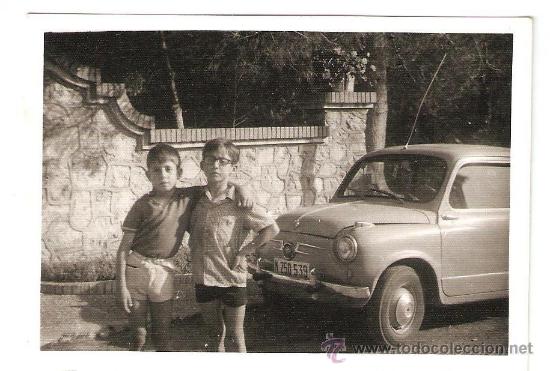 Fotograf&iacute;a antigua: NI&Ntilde;OS Y SEAT 600