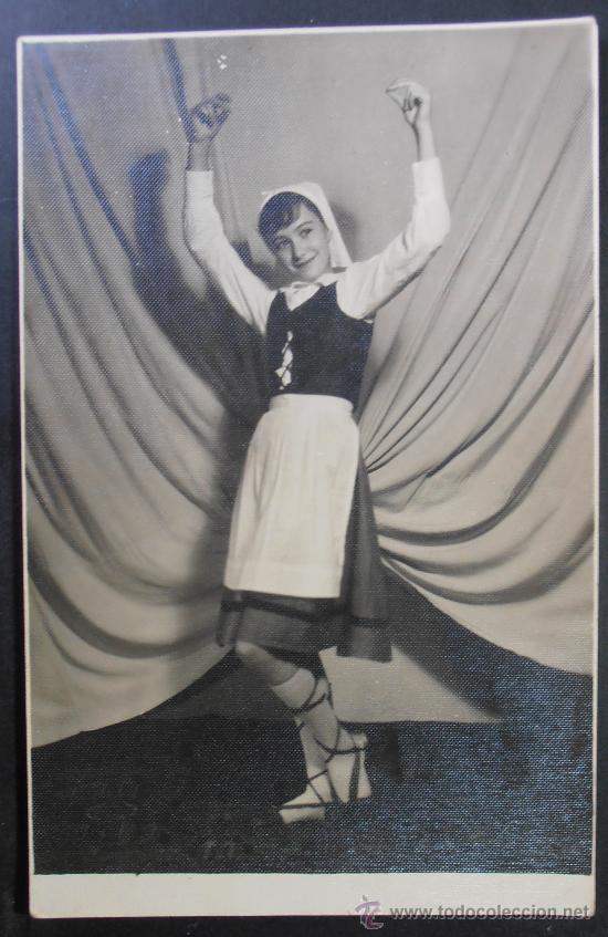 Fotografia antiga: FOTOGRAFIA 17X11 CM , NI&Ntilde;A BAILANDO UNA JOTA, 1964,  (823)