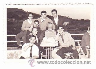 Fotograf&iacute;a antigua: 7 AMIGOS DE MERIENDA - A&Ntilde;OS 50 - 60