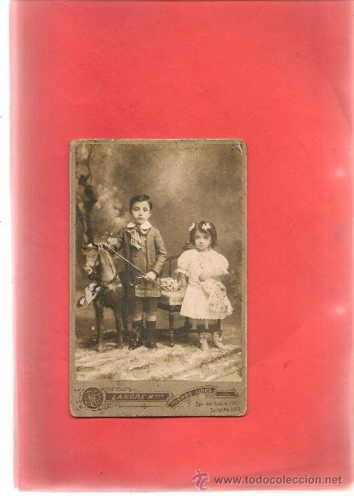 Fotograf&iacute;a antigua: FOTOGRAFIA NI&Ntilde;O Y NI&Ntilde;A CON CABALLITO DE CARTON