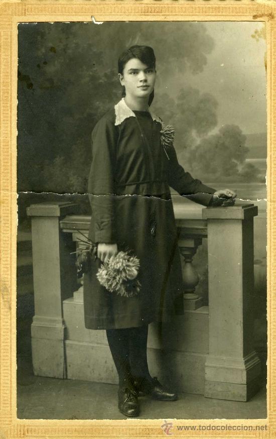 Fotografia antiga: FOTOGRAFIA SE&Ntilde;ORA CON FLORES EN LA MANO