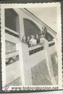 Fotografia antica: :::: SS398 - FOTOGRAFIA - GRUPO DE AMIGAS EN UNA ESCALERA