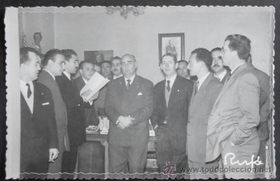 Fotograf&iacute;a antigua: FOTOGRAFIA 14X9 CM APROX,ENTREGA DE PREMIOS,RUFA,VALENCIA,1956, (2547)