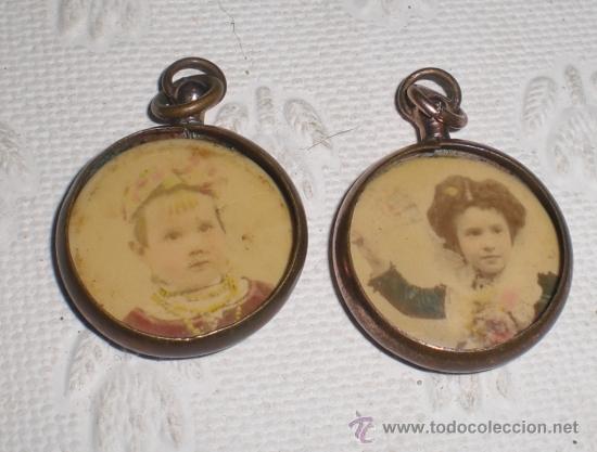 Fotograf&iacute;a antigua: Curiosa pareja de fotograf&iacute;a antigua sobre chapa con portafotos. Miniatura.