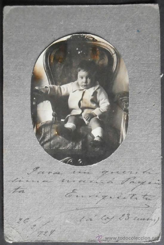 Fotograf&iacute;a antigua: FOTOGRAFIA 15X10 CM APROX,NI&Ntilde;O SENTADO EN UNA SILLA POSANDO, (2765)