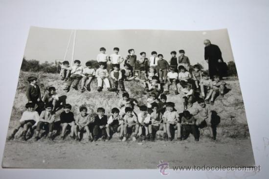Fotograf&iacute;a antigua: FOTOGRAFIA GRUPO DE NI&Ntilde;OS Y SACERDOTE
