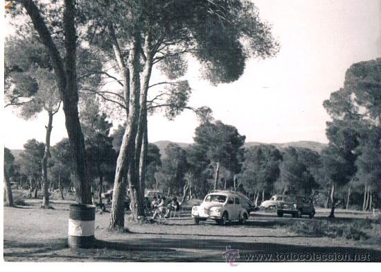 Fotograf&iacute;a antigua: RENAULT 4-4, SEAT 600, DAUPHINE