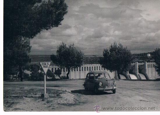 Fotograf&iacute;a antigua: PRESA Y SEAT 600