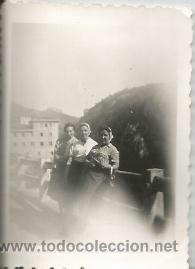 Fotografia antica: ^^^ D11 543 - FOTOGRAFIA PEQUE&Ntilde;O FORMATO - TRES AMIGAS - 7 X 5 CM.