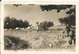 Fotografia antica: ^^^ D11 551 - FOTOGRAFIA PEQUE&Ntilde;O FORMATO - NI&Ntilde;ITA EN EL CAMPO - 7 X 4,7 CM.