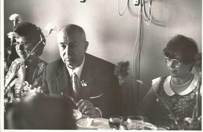 Fotograf&iacute;a antigua: ^^^ PG28 - FOTOGRAFIA - GRUPO FAMILIAR EN UNA COMIDA - 18 X 12 CM.