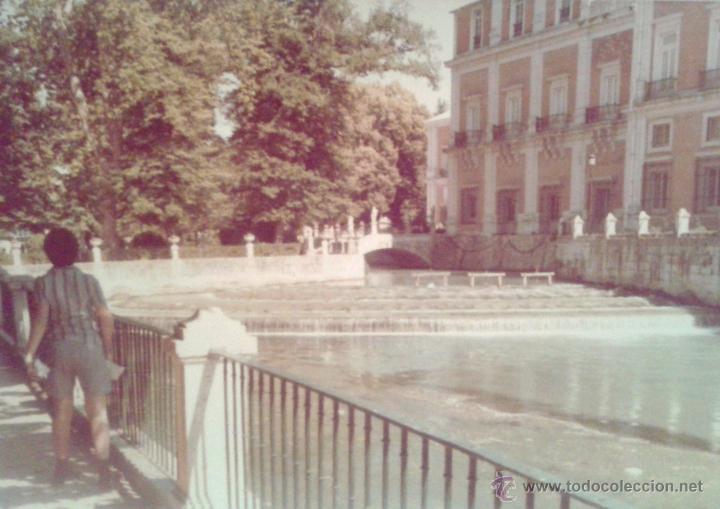 Fotografia antica: ANTIGUA FOTO DE ARANJUEZ DEL A&Ntilde;O1980 DE MEDIDAS 12.5 CTMS X 9 CTMS