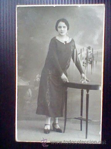 Fotograf&iacute;a antigua: Fotografia antigua postal Yruela Dama se&ntilde;orita con jarr&oacute;n tipo ARt Deco muy bonita