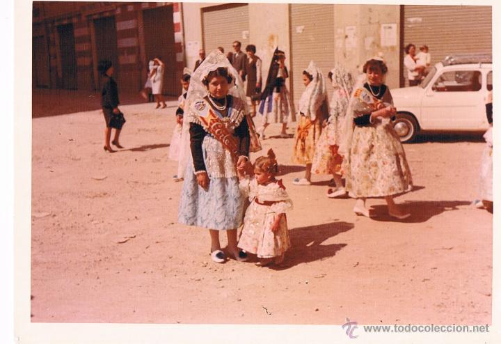 Fotograf&iacute;a antigua: VALENCIA. FALLERAS Y SEAT 600 - Foto 1