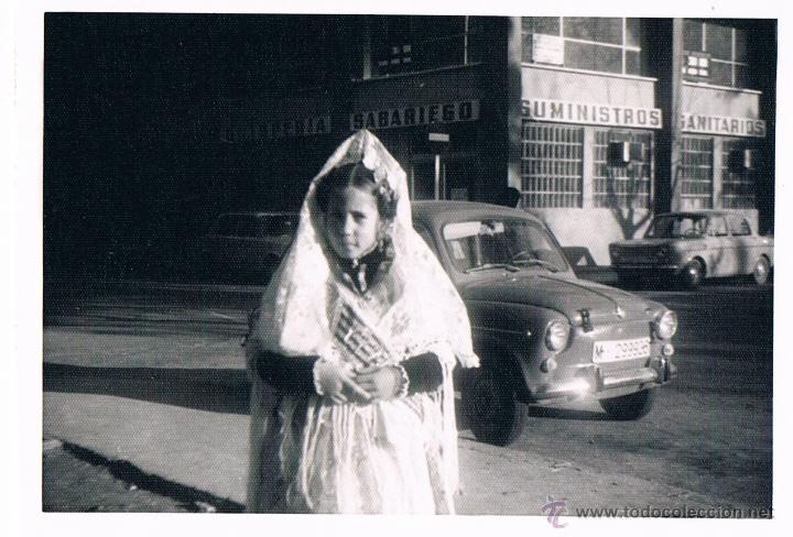 Fotograf&iacute;a antigua: VALENCIA. FALLERA Y SEAT 600 - Foto 1