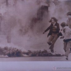Fotografía antigua: FOTOGRAFÍA ORIGINAL AGENCIA EUROPA PRESS - CONTINUA LA VIOLENCIA EN DERRY - 1971. Lote 44013801