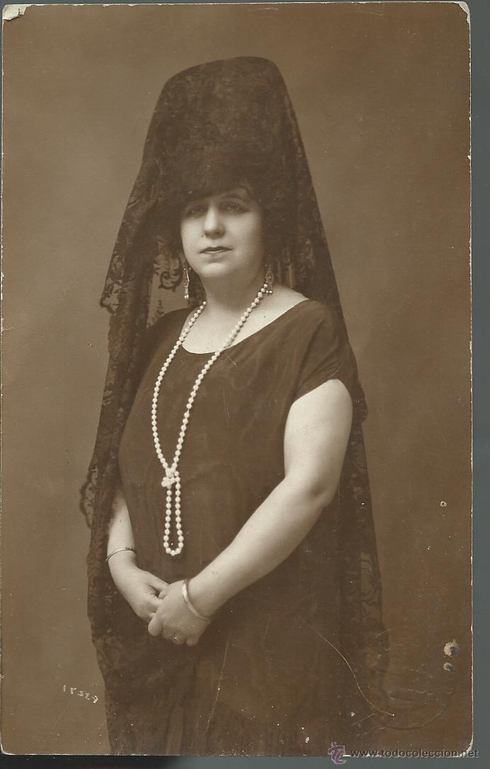 Fotografia antica: FOTOGRAFIA POSTAL ANTIGUA A&Ntilde;OS 20 DE UNA SE&Ntilde;ORA CON PEINETA Y MANTILLA