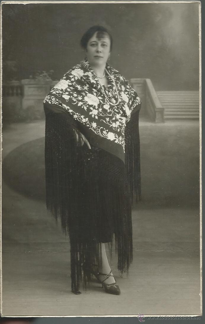 Fotografia antica: FOTOGRAFIA POSTAL ANTIGUA A&Ntilde;OS 20 DE SE&Ntilde;ORA CON MANTILLA SIN CIRCULAR HECHA POR YRUELA