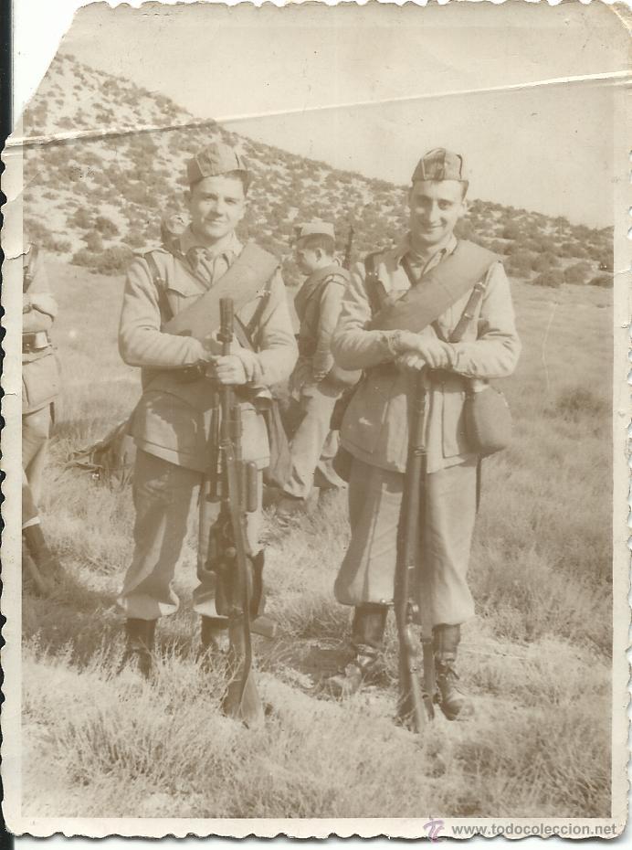 Fotografia antica: FOTOGRAFIA ANTIGUA DE DOS SOLDADOS EQUIPADOS CON FUSIL