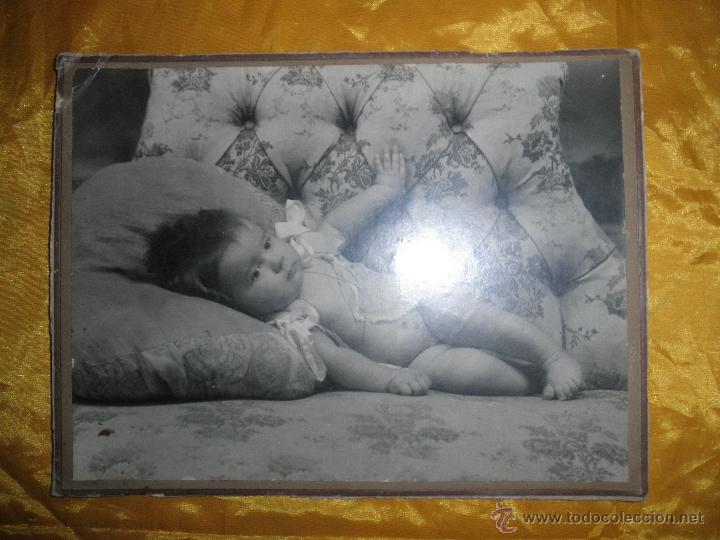 Fotograf&iacute;a antigua: ANTIGUA FOTO DE ESTUDIO DE NI&Ntilde;A.  A&Ntilde;OS 20.   25 X 19 CM  *