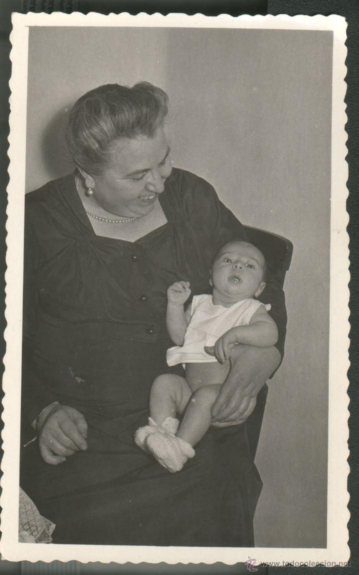 Fotograf&iacute;a antigua: ABUELA Y NIETA - Foto 1
