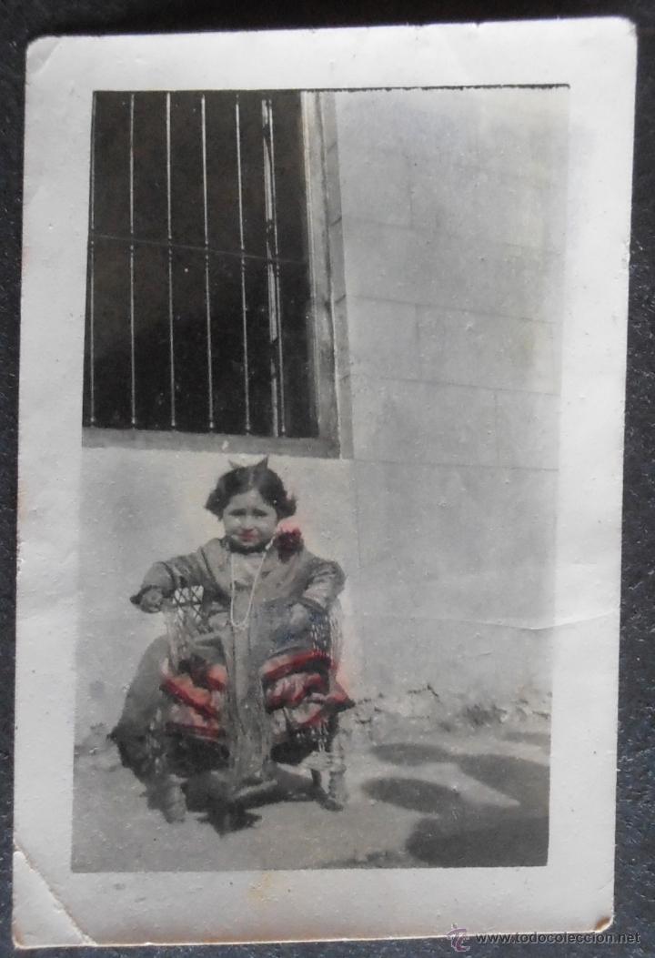 Antique Photography: (4853)FOTOGRAFIA 7X4 CM APROX,NI&Ntilde;A DISFRAZADA MONTADA EN UN TRICICLO,CONSERVACION,VER FOTOS