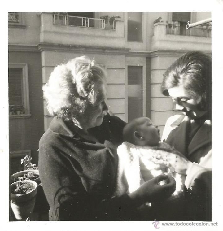 Fotografia antiga: ** Q357 - FOTOGRAFIA - DOS SE&Ntilde;ORAS CON UN BEB&Eacute; - RF.G30