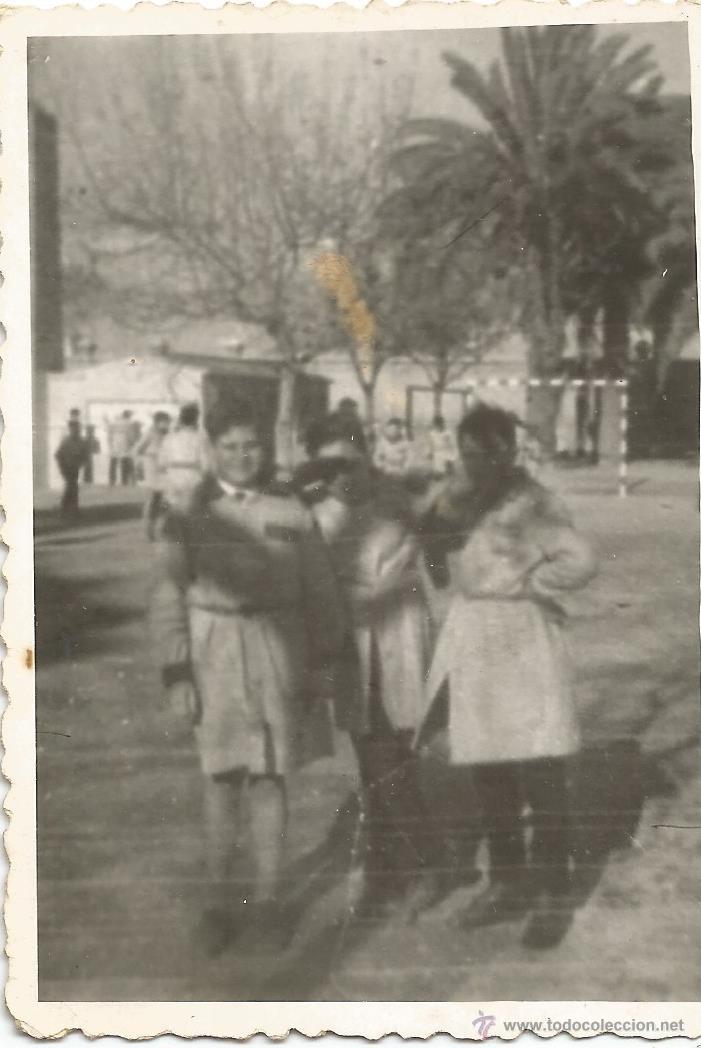 Photographie ancienne: :::: M47 - FOTOGRAFIA - TRES AMIGOS EN EL PATIO DEL COLEGIO