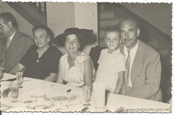 Alte Fotografie: == C314 - FOTOGRAFIA - GRUPO FAMILIAR EN UN BANQUETE