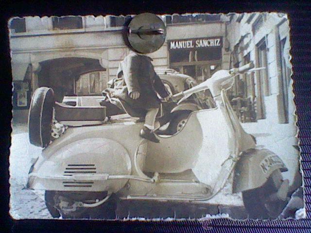 Fotograf&iacute;a antigua: ANTIGUA FOTOGRAFIA VESPA CON NI&Ntilde;O FOTO ALGO SOBADA 10 X 7 APROX. CMS *b34