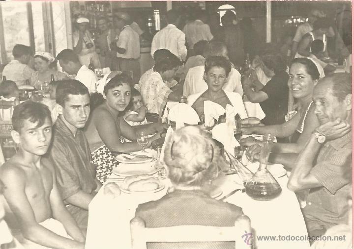 Antique Photography: *** B602 - FOTOGRAFIA - GRUPO DE AMIGOS EN UNA COMIDA