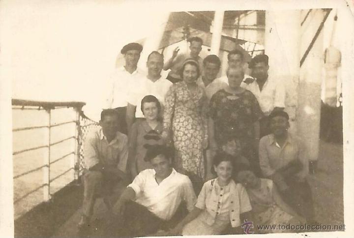 Fotografia antiga: ** FA516 - FOTOGRAFIA PEQUE&Ntilde;O FORMATO - GRUPO DE AMIGOS - 6,3 X 4,5 CM.