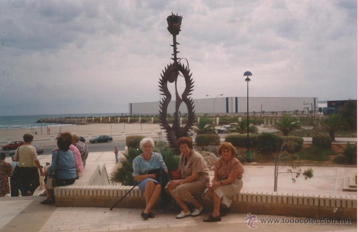 Fotografia antiga: :::: C590 - FOTOGRAFIA - TRES AMIGAS EN BONITO PAISAJE